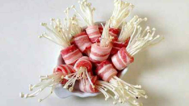 五花肉金针菇, <a style='color:red;display:inline-block;' href='/shicai/ 428'>五花肉</a>卷入适量<a style='color:red;display:inline-block;' href='/shicai/ 234'>金针菇</a>.