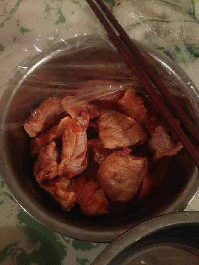 香辣鸡翅,
事先腌好的<a style='color:red;display:inline-block;' href='/shicai/ 4983'>鸡翅中</a>，个人认为腌5个小时最好。