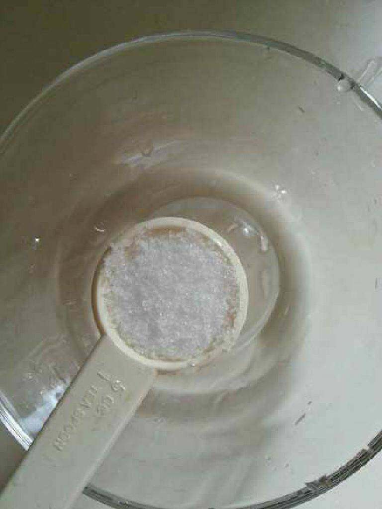 家庭版老豆腐, 3克内酯加20克温水融化。