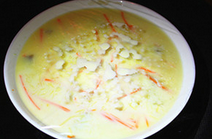 芝士土豆蒸鸡蛋,倒入容器中，覆盖耐高温保鲜膜，和电饭煲一起煮即可，或者隔水清蒸20-25分钟