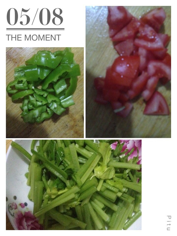 清炒芹菜,如图芹菜切节，<a style='color:red;display:inline-block;' href='/shicai/ 61'>青椒</a>切小，<a style='color:red;display:inline-block;' href='/shicai/ 3551'>西红柿</a>切丁
