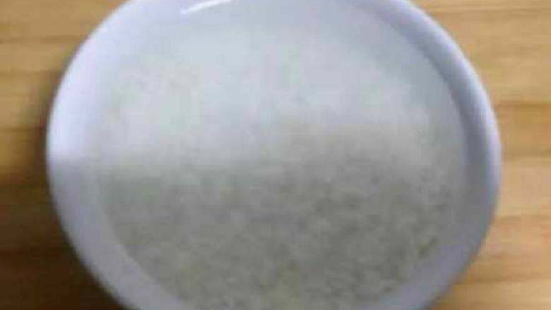 粉蒸排骨,长糯米用冷水提前浸泡一晚。