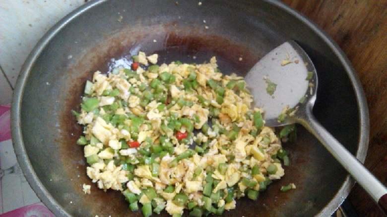 苦瓜丁炒蛋,即可出锅