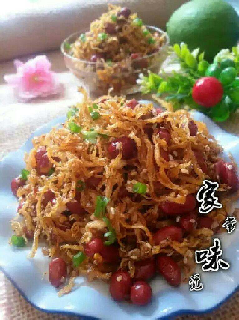 银鱼花生米,装盘