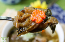 菜干老黄瓜大骨汤,将菜干、<a style='color:red;display:inline-block;' href='/shicai/ 615'>蜜枣</a>、大骨、<a style='color:red;display:inline-block;' href='/shicai/ 25'>胡萝卜</a>入炖锅，加清水，料酒，煮开后小火2.5-3小时