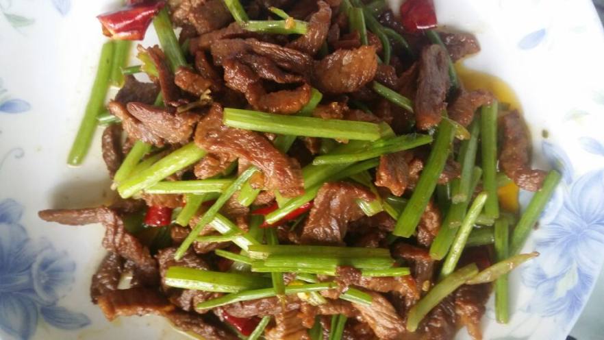 芹菜炒肉