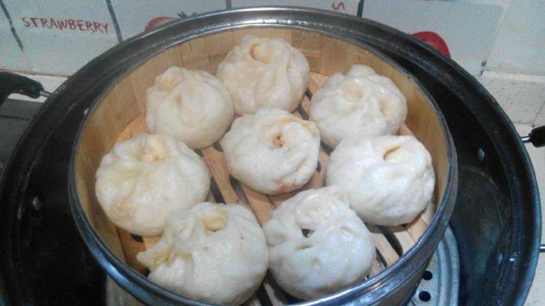 扬州三丁包子,冷水上锅,蒸15—20分钟左右,关火3分钟后开盖即可