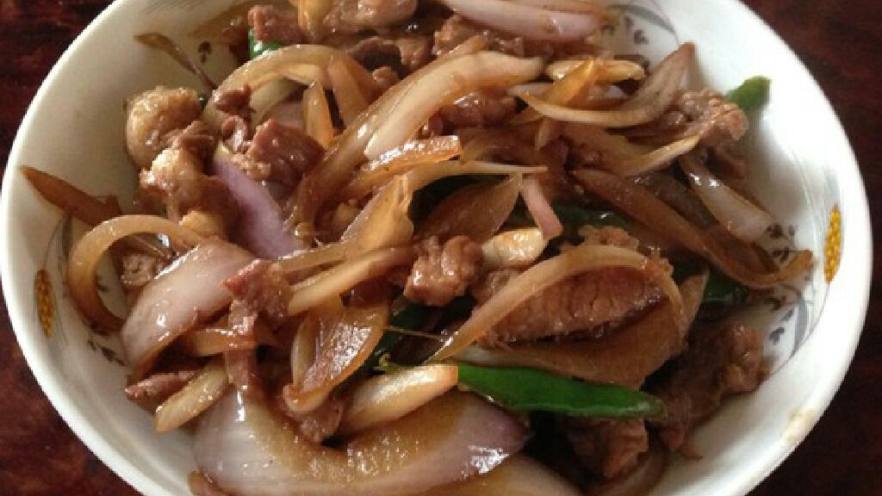 洋葱炒肉