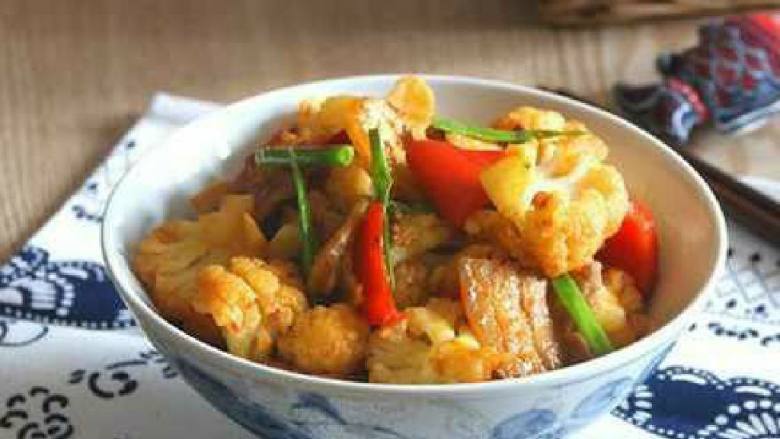 五花肉炒菜花