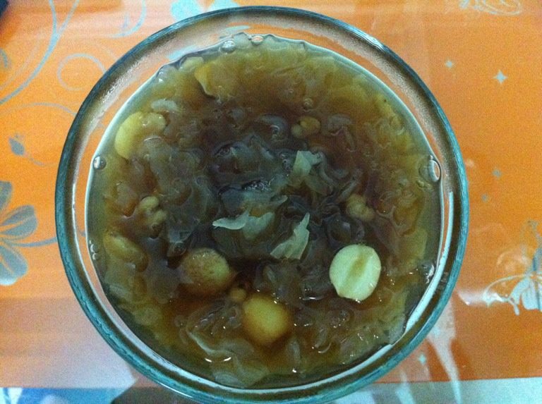 银耳莲子羹