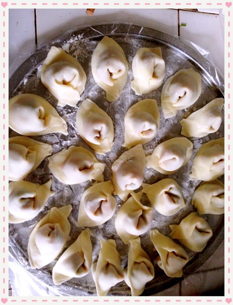 香菇猪肉馄饨,准备好的<a style='color:red;display:inline-block;' href='/shicai/ 4453'>馄饨皮</a>可以包咯