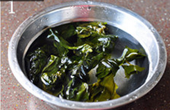 牛肉海带汤,海带结清水泡软,清洗干净