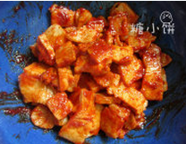 泡菜五花肉炒饭,五花肉片加<a style='color:red;display:inline-block;' href='/shicai/ 8426'>韩式辣酱</a>抓匀，腌制一夜