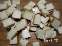 牙签豆腐干串儿,切片，别太薄就行，否则穿不住