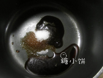 牙签豆腐干串儿,调味料用量如图：蚝油，<a style='color:red;display:inline-block;' href='/shicai/ 869'>白砂糖</a>，<a style='color:red;display:inline-block;' href='/shicai/ 788'>生抽</a>，盐