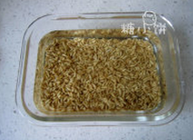 甜胚子,燕麦洗净,加清水浸泡2小时