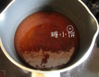 PH奶油焦糖酱,糖开始融化后要注意搅拌,一直熬至所有糖都融化