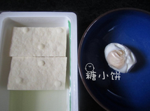 鸡啄豆腐,北豆腐2块（大约200G）和咸鸭蛋一个