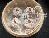 珍珠肉丸,做好的丸子生坯排入蒸锅中,表面点缀上辣椒圈或者枸杞,大火蒸15分钟即可