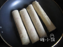 干炸响铃,我总共卷了两卷,每卷一切为二,为的是大小适合我的锅子