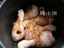 怀旧烧鸡腿,放入高压锅中，加入所有调味料