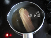 干锅萝卜,<a style='color:red;display:inline-block;' href='/shicai/ 428'>五花肉</a>洗净，煮熟后捞出沥水备用