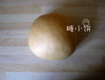 焦糖奶油排包,揉成光滑均匀的面团,达到薄膜状态