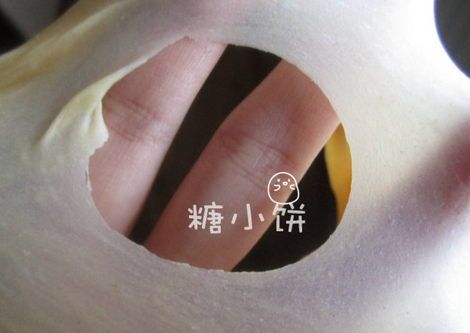 焦糖奶油排包,如果戳一个洞,破洞边缘光滑。这个状态就可以了