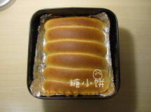 焦糖奶油排包,醒发25分钟,送入预热好180℃的烤箱中层烤35-40分钟即可