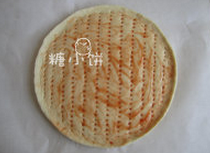 蓝纹奶酪披萨,表面抹薄薄一层<a style='color:red;display:inline-block;' href='/shicai/ 699'>番茄酱</a>,量少一点