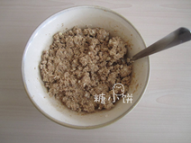 特浓咖啡牛乳糖,速溶咖啡用开水冲开后加入炼乳奶粉的混合物中拌匀