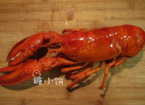 龙虾意面,大龙虾一只煮熟。我买到的原本就是熟的,如果买到生的煮15分钟左右即可