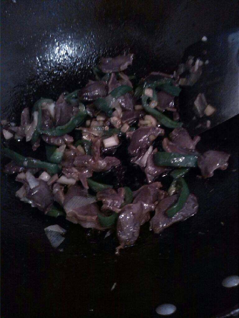 ≈炒鸭胗≈,大火翻炒,最后放盐,料酒,调味即可