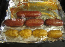 咖喱鸡肉烤肠,灌好以后送入预热好180℃的烤箱中层烤大约30分钟即可