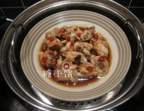 豉汁蒸翅,冷水上锅，水开后保持大火蒸15分钟即可，成品的表皮很嫩很爽滑