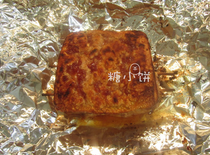 广式脆皮烧肉,送入烤箱中175摄氏度烤35-40分钟,转200摄氏度将表面烤至微焦后取出切块即可
