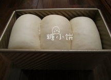 港式吐司,二发至8分满,送入预热好175摄氏度的烤箱下层