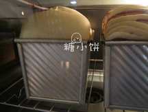 港式吐司,总共烤35-40分钟,出炉后立即脱模,放凉后用保鲜袋包好保存