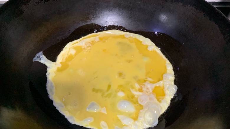 西红柿炒蛋🥚,放油