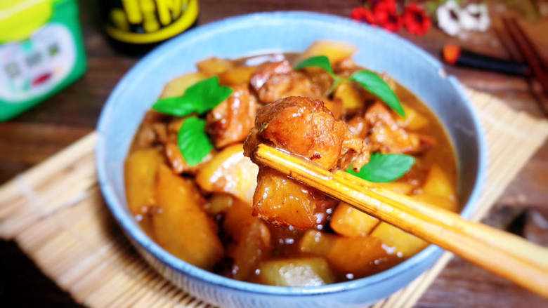 白萝卜炖猪肉,即可食用