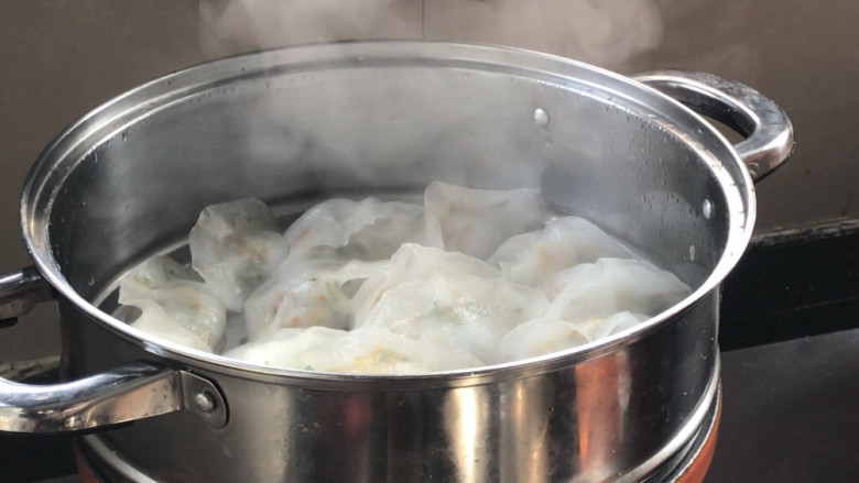 水晶饺子,关火后焖1分钟,再打开锅盖
