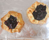 蓝莓Galette ,烤箱预热210度,烤大约25分钟至面皮金黄即可