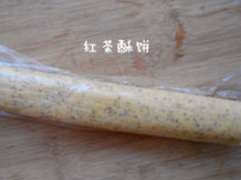红茶酥饼,面团分两份,搓成圆柱,放冰箱冷冻3小时以上