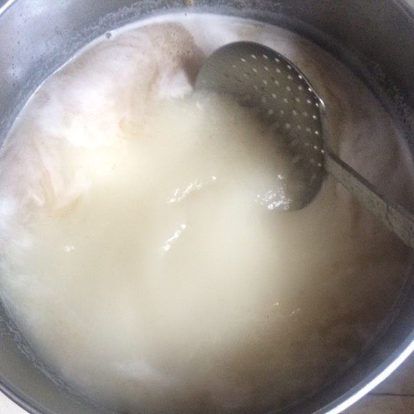 云南腊排骨,如图排骨的好坏决定汤的成色,味道!