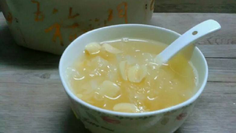 莲子百合银耳汤