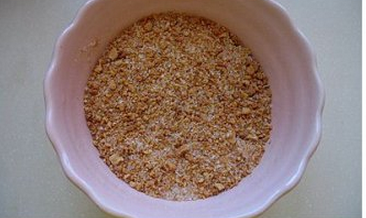 花生糖馅元宵,用料理机研碎，或者用擀面杖擀碎，再混合砂糖