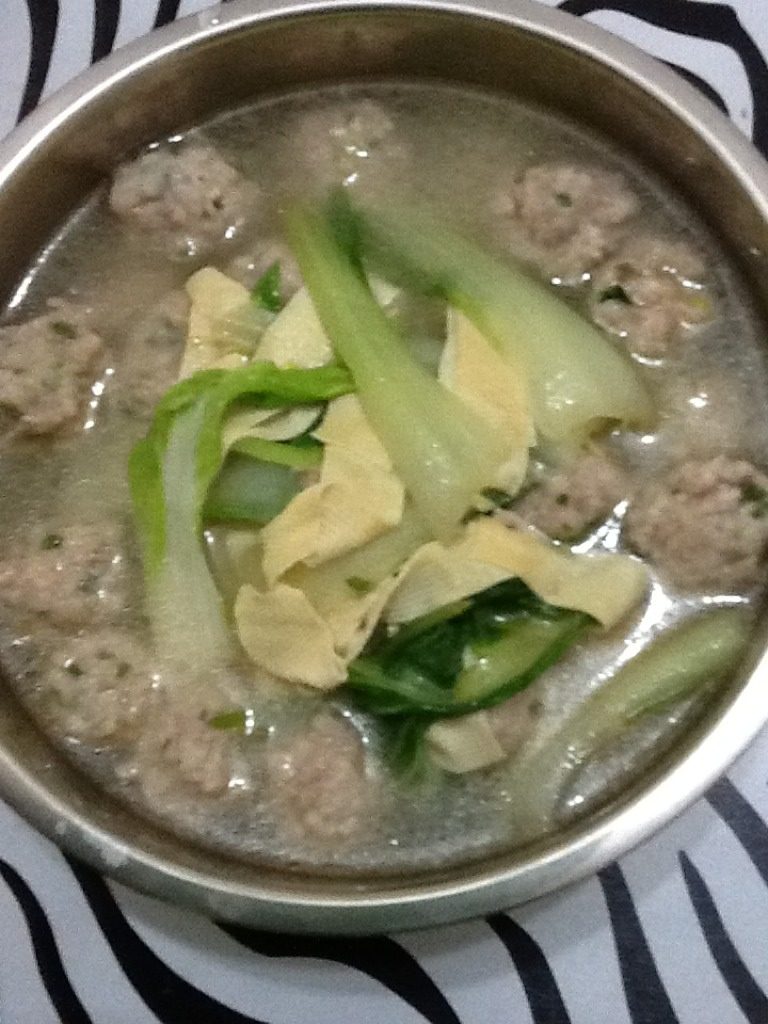 青菜豆皮丸子汤