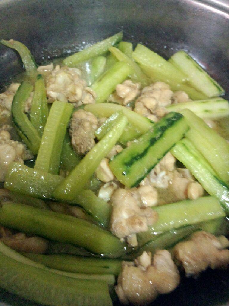 黄瓜焖鸡肉