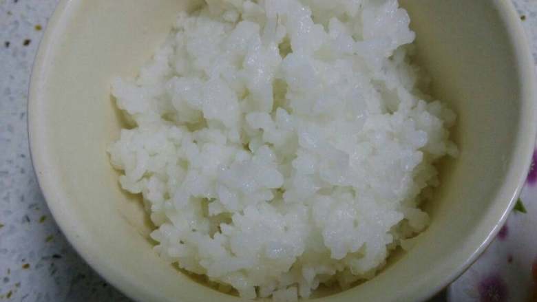 番茄酥肉汤饭,准备一碗<a style='color:red;display:inline-block;' href='/shicai/ 507'>米饭</a>,剩饭比较适合。