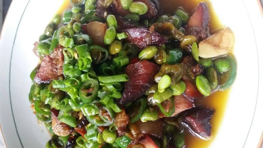 腊肉炒青豆